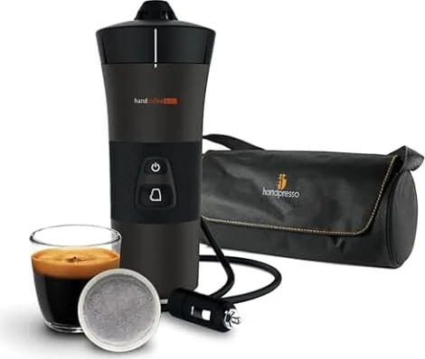 Handpresso – Handcoffee Auto Set 21002 | Pack avec machine a café/sac de transport/tasse/serviette | Cafetiere 12v pour dosette senseo - Cafetiere allume cigare - cafetière voiture, camping-car